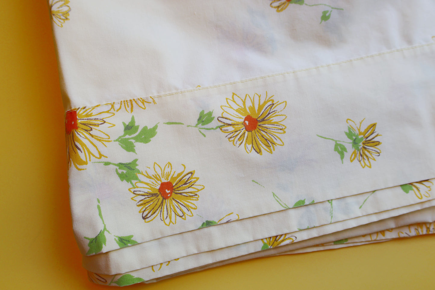 Yellow daisy vintage sheet