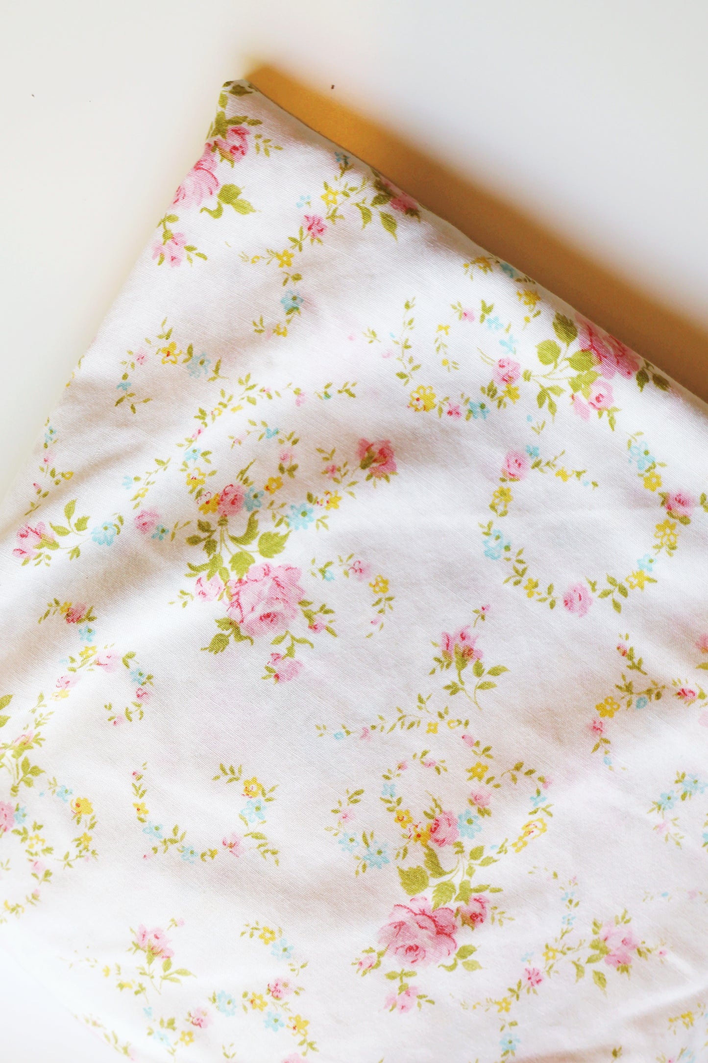 Dainty trailing floral vintage sheet