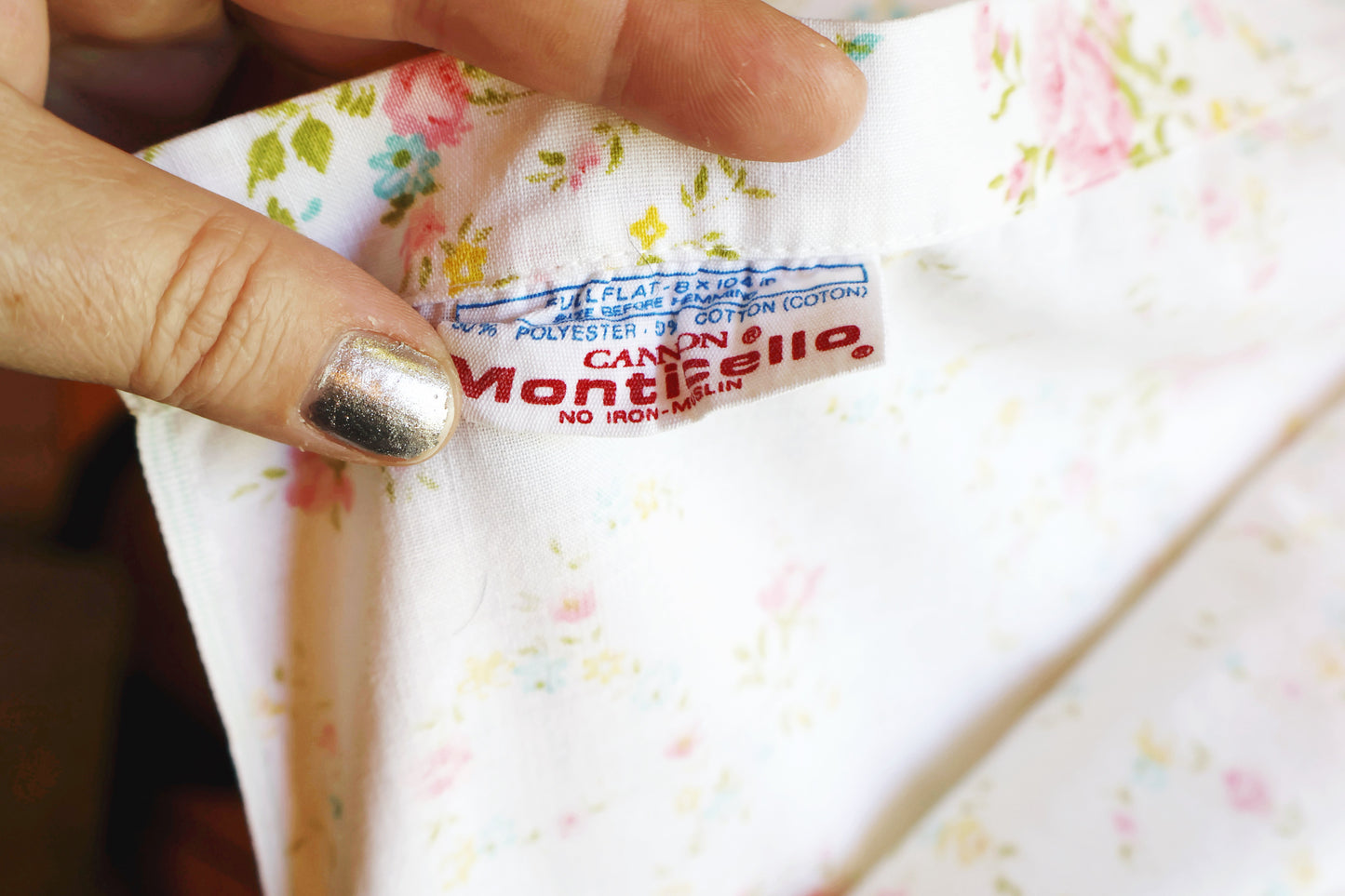 Dainty trailing floral vintage sheet