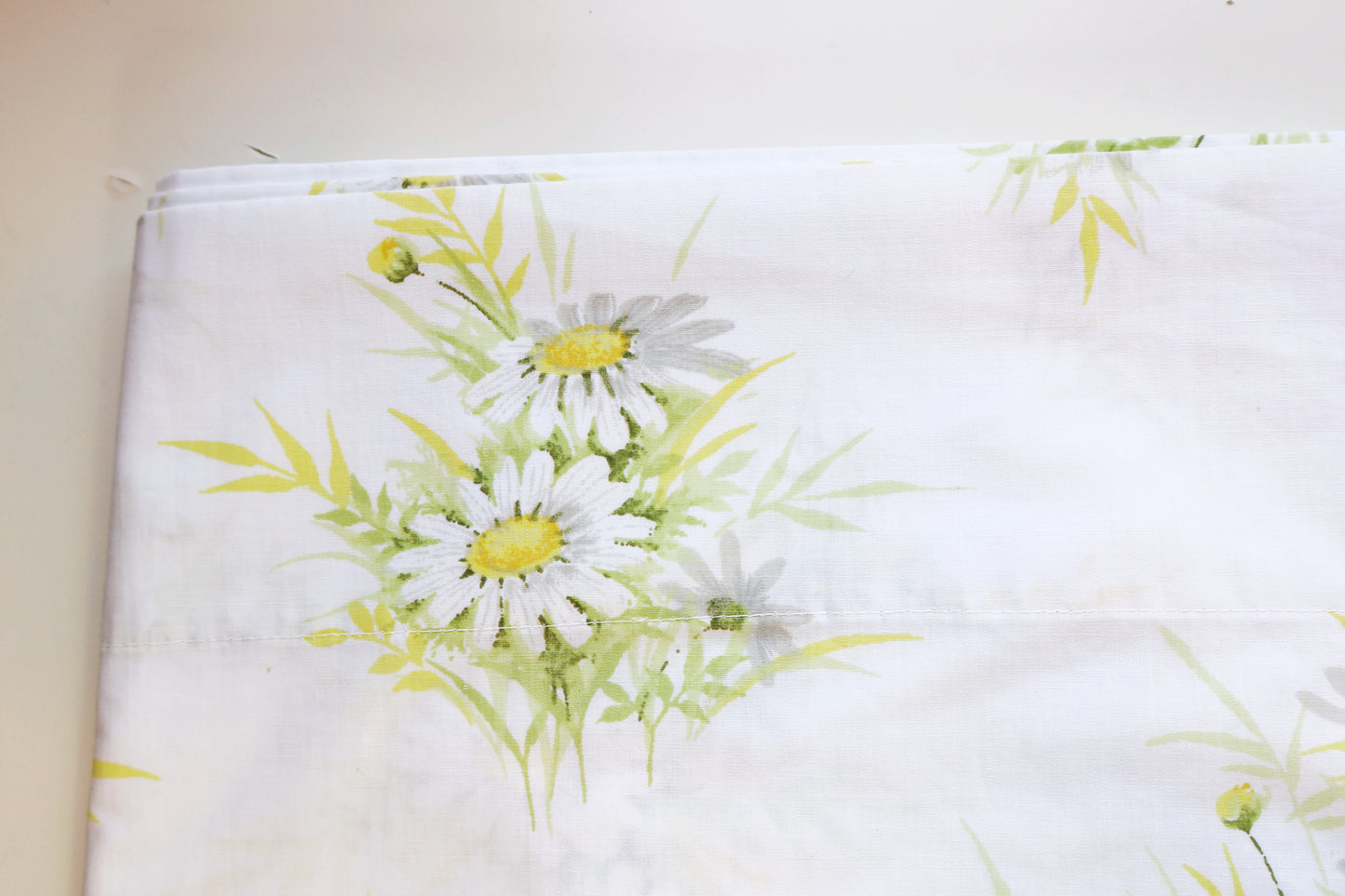 Watercolor daisies vintage sheet