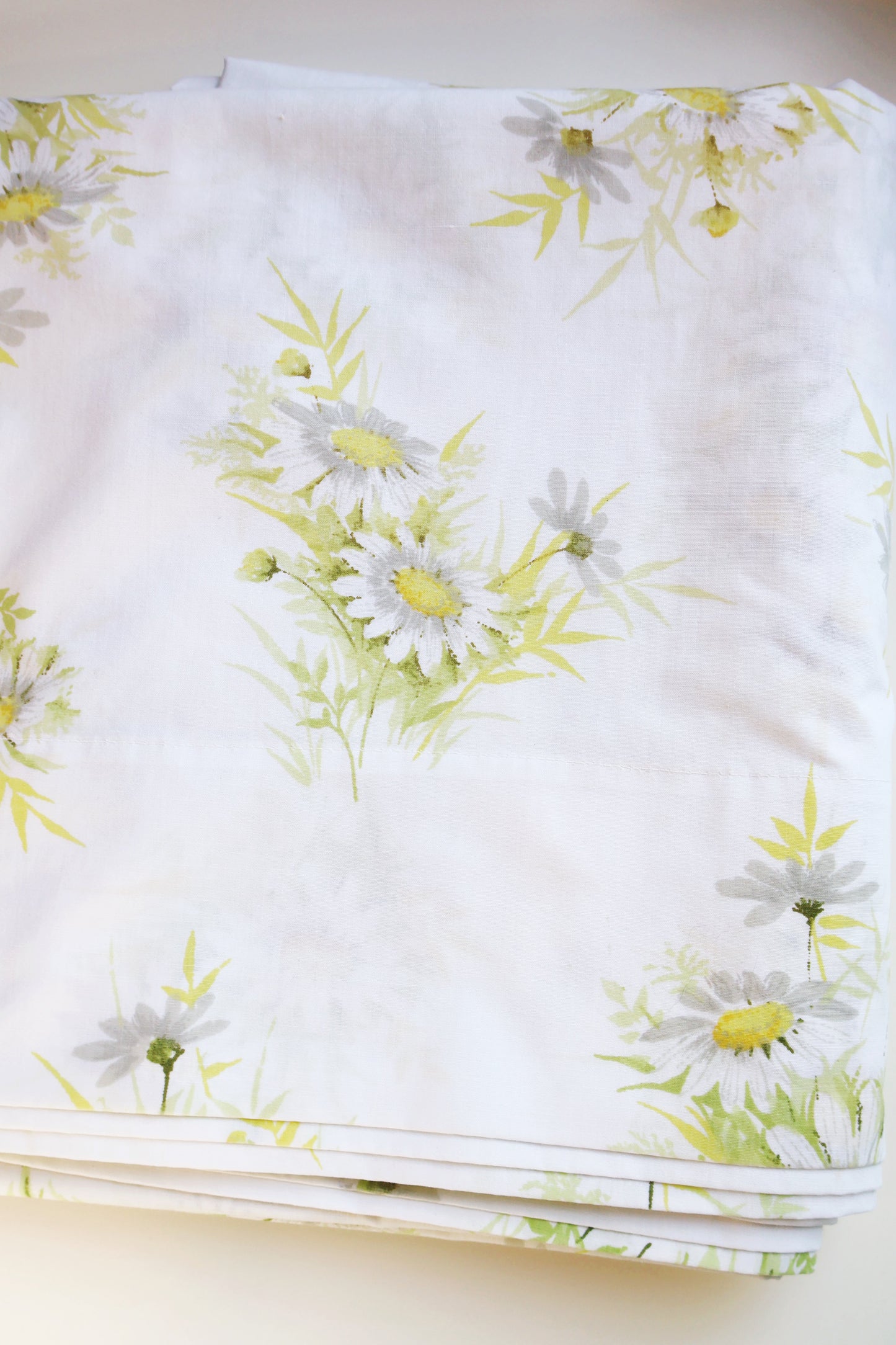 Watercolor daisies vintage sheet