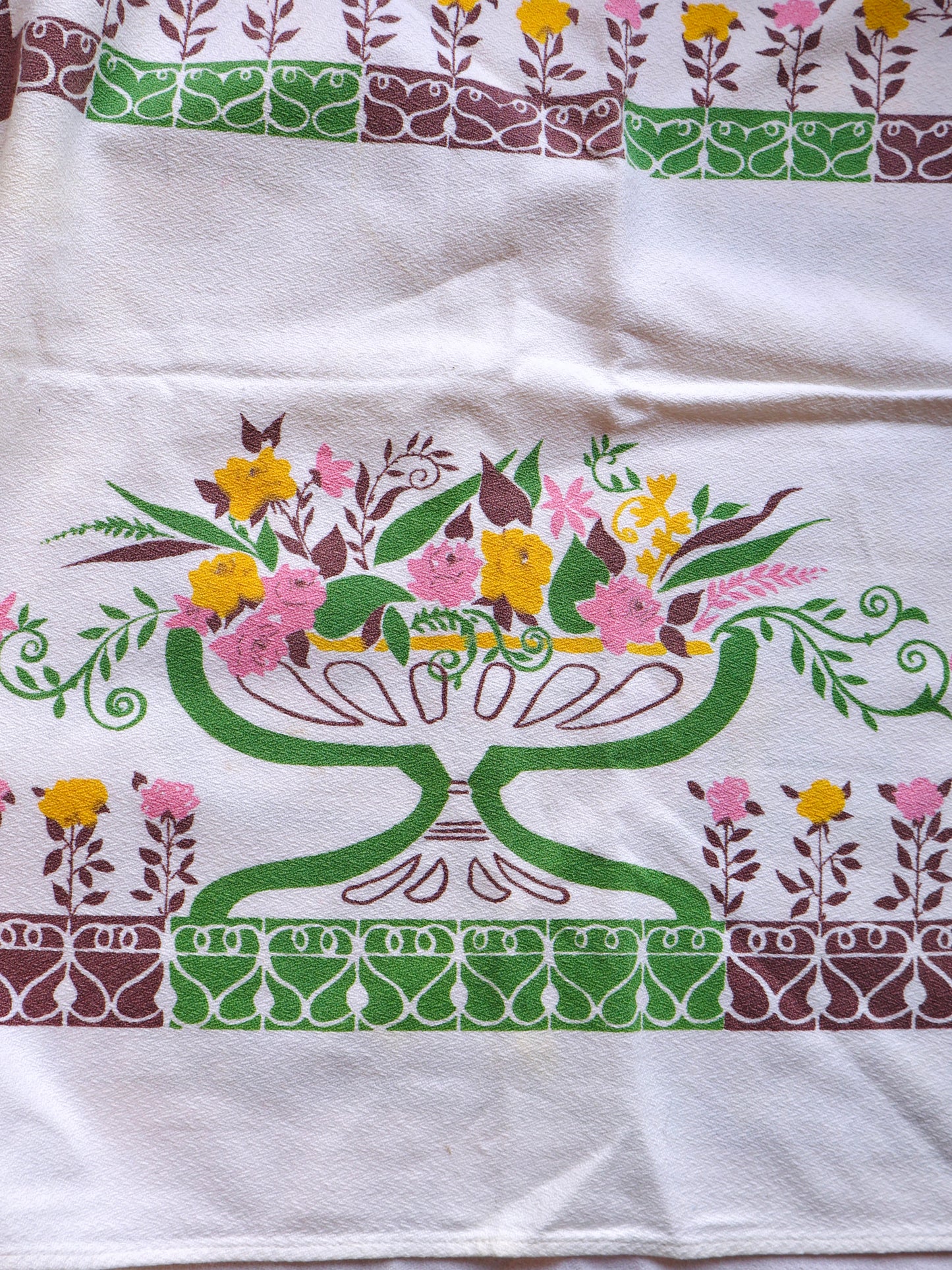 Retro bouquet tablecloth