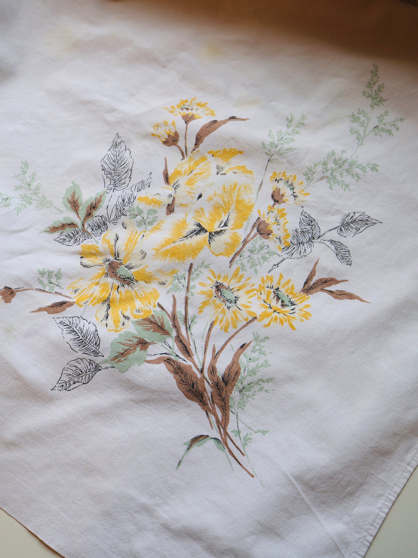 Yellow bouquet tablecloth