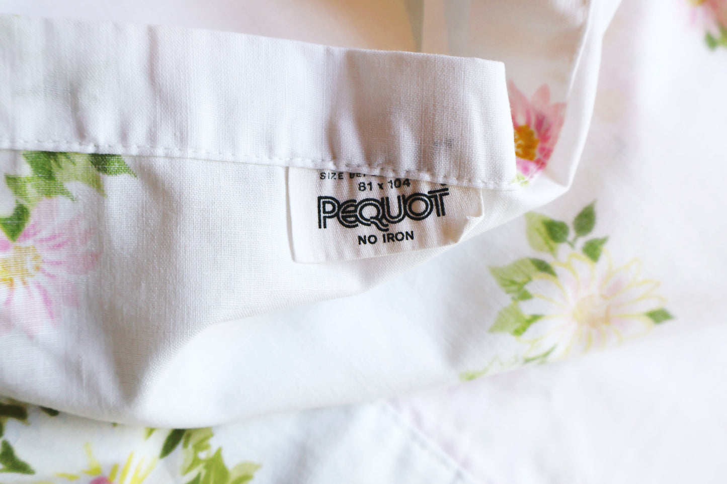 Daisy bordered floral sheet