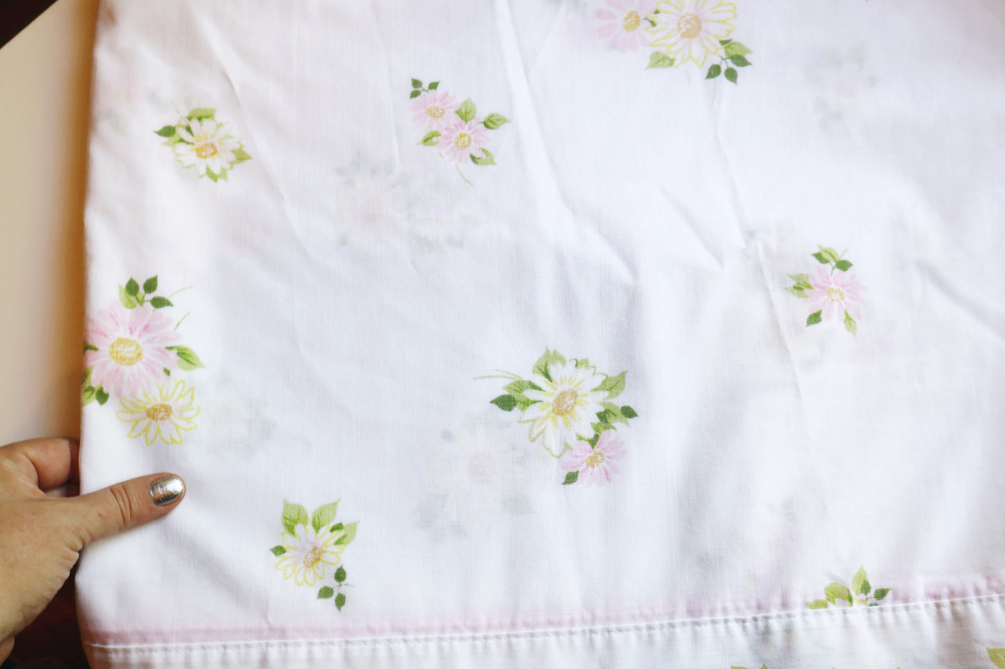 Daisy bordered floral sheet