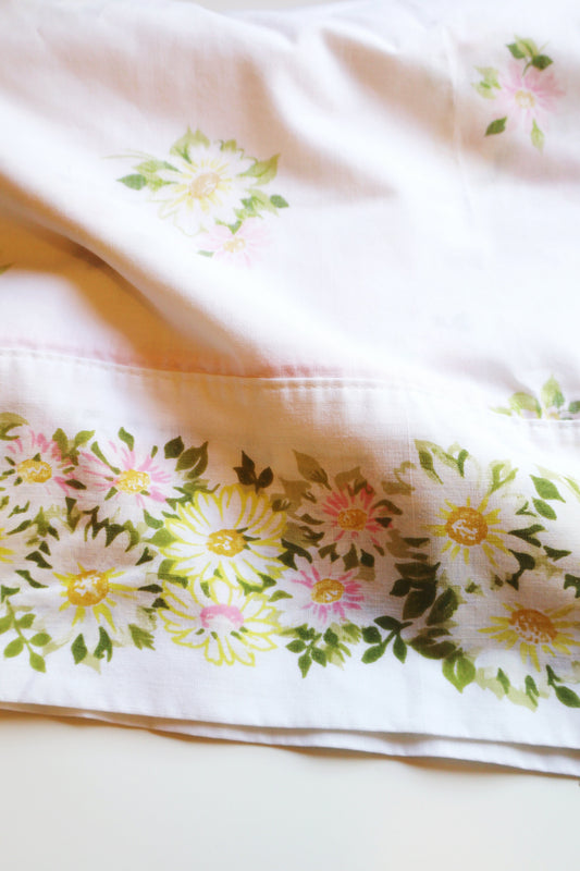 Daisy bordered floral sheet