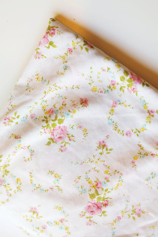 Dainty trailing floral vintage sheet