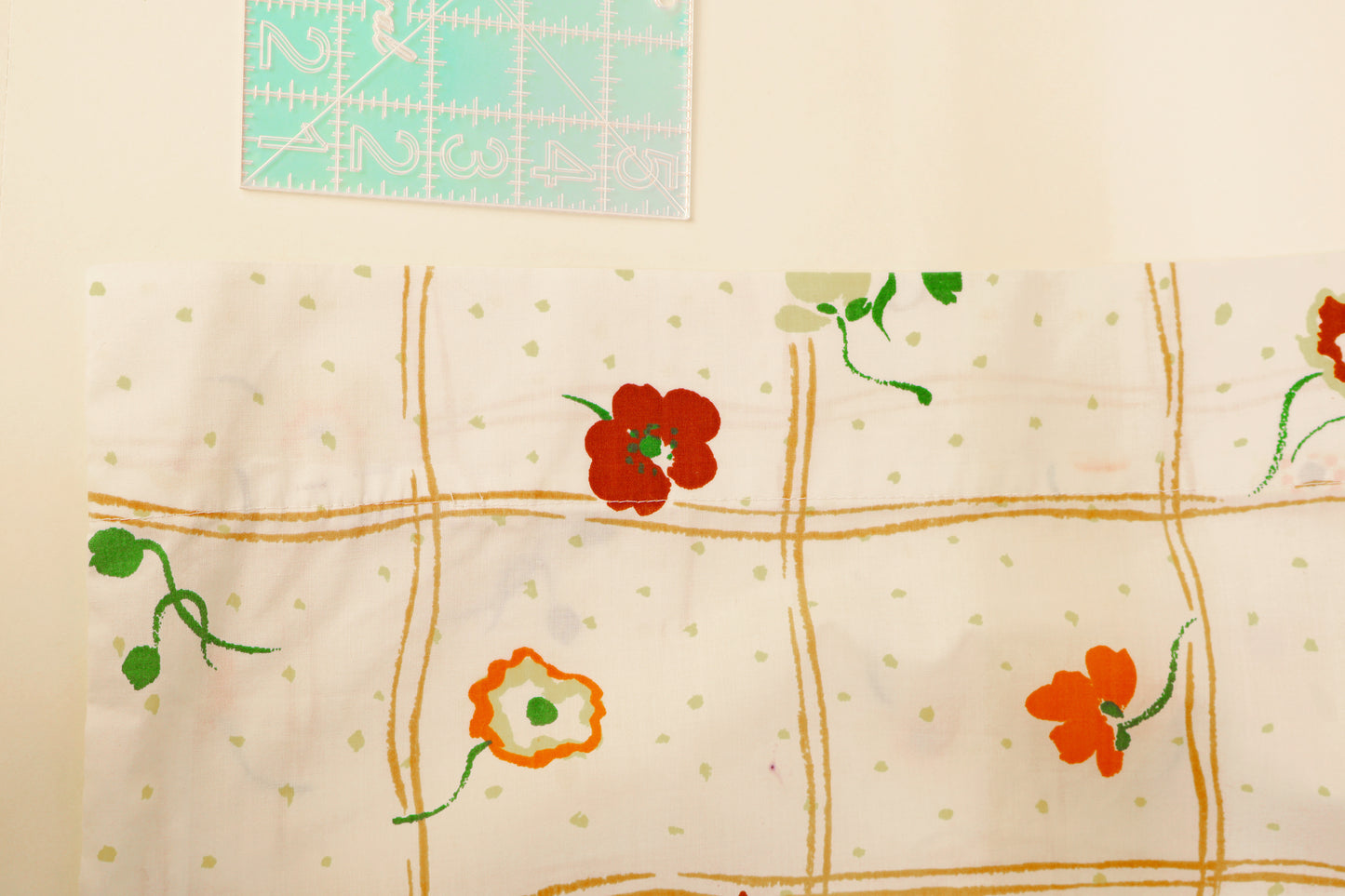 Floral grid pillowcase