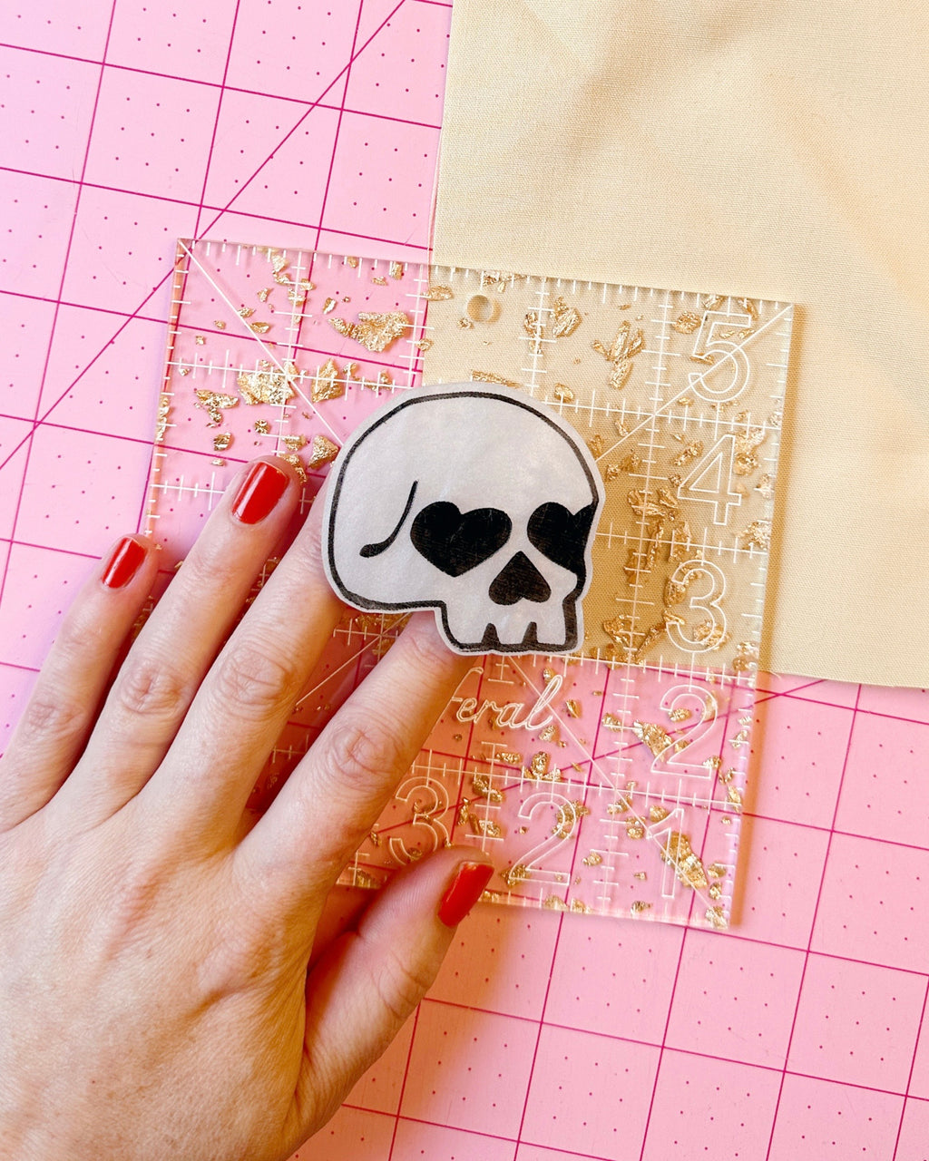 heart eyes skull pop-up ruler handle