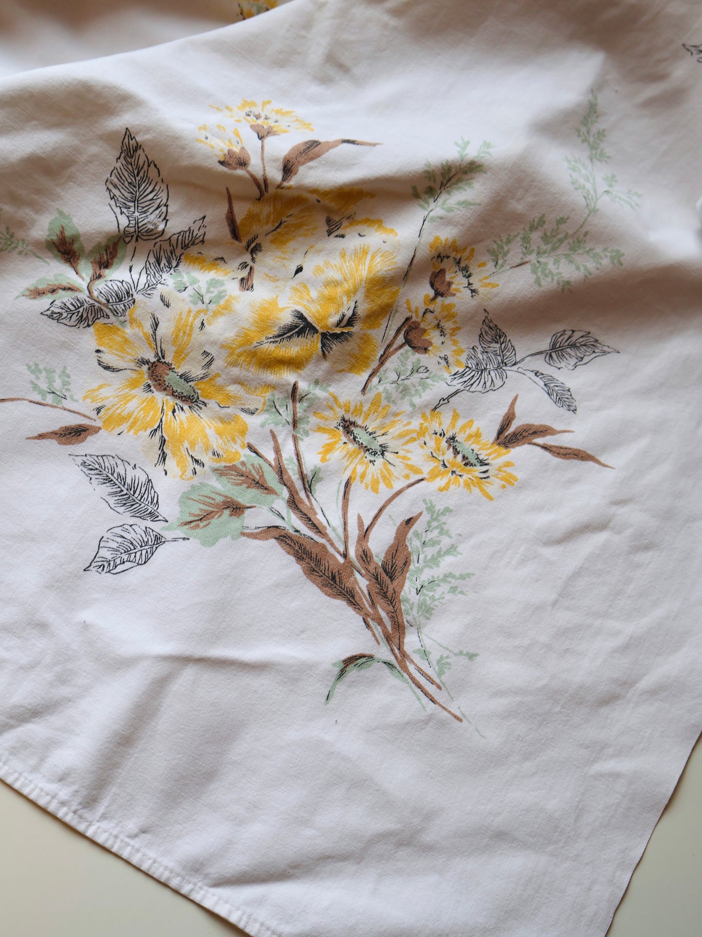 Yellow bouquet tablecloth
