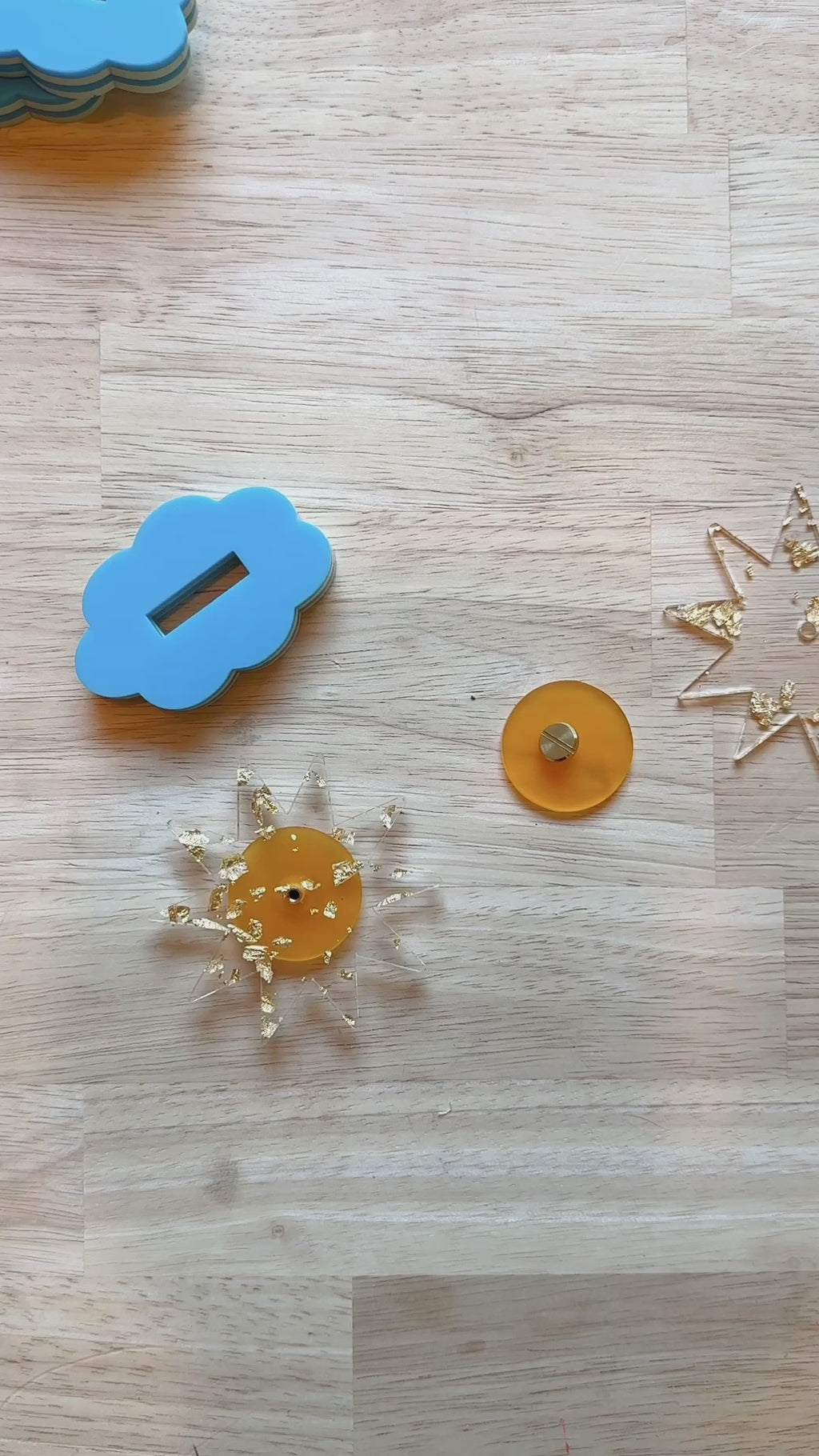 Sun and clouds thread cutter